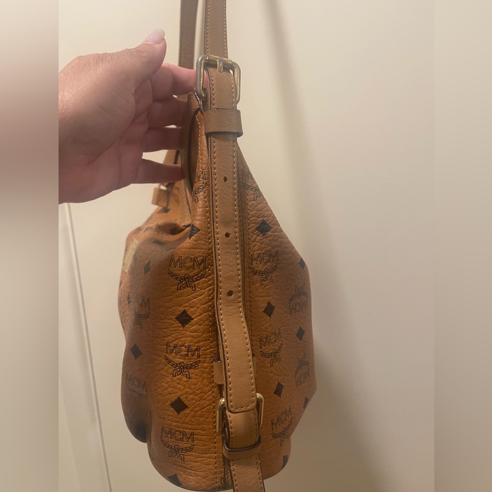 MCM Aren Hobo bag in Visetos Cognac Logo with adjustable Shoulder Bag tarnished - Picture 8 of 10